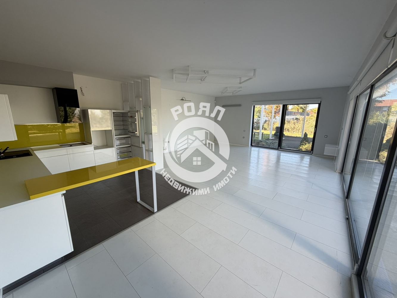 Роял имоти продава къща с двор в с. Белащица - 0