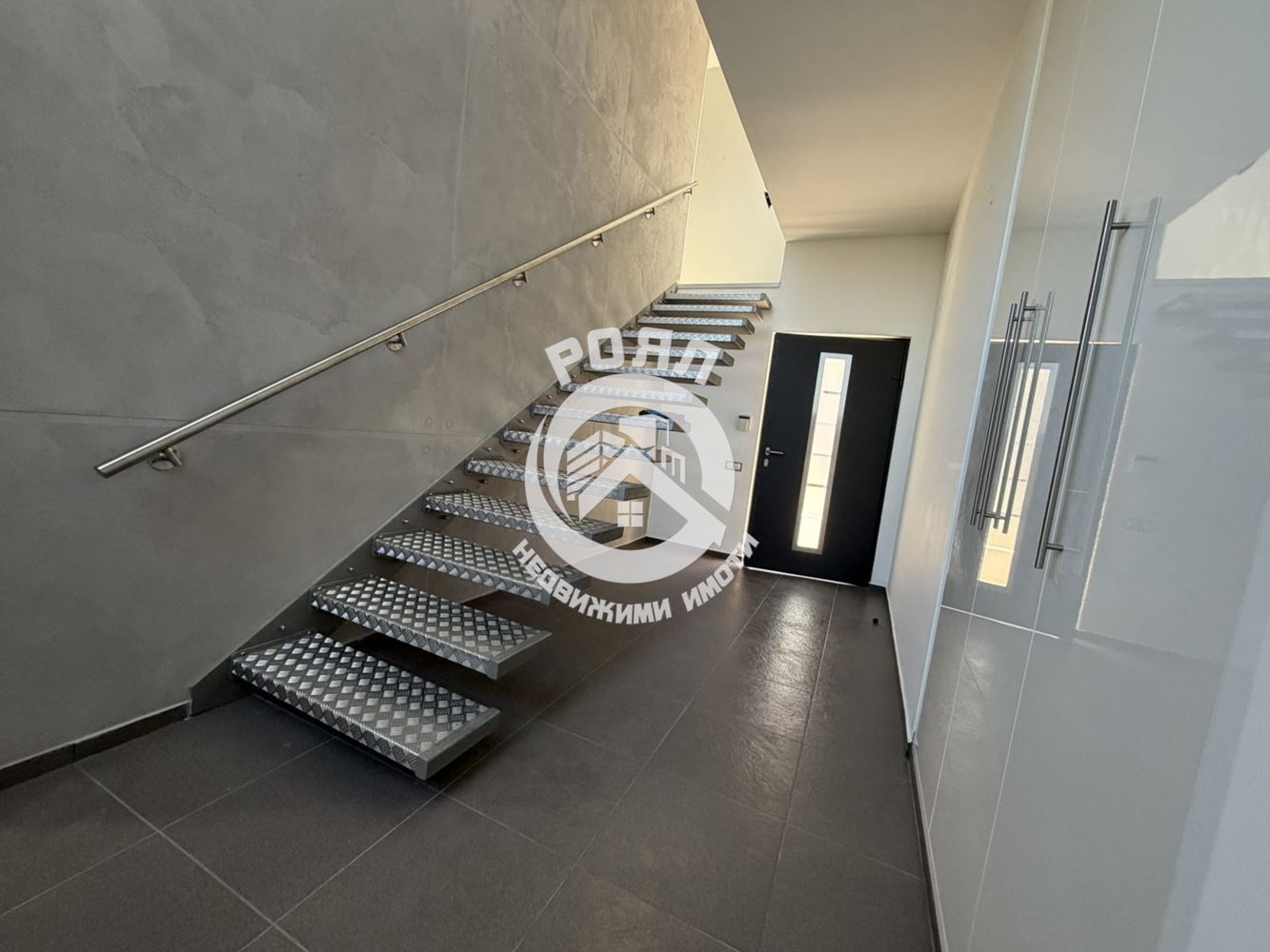 Роял имоти продава къща с двор в с. Белащица - 0