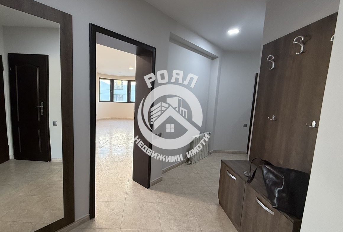 Роял имоти продава Ексклузивно тристаен апартамент, до ключ, Кючук Париж, Пловдив - 0