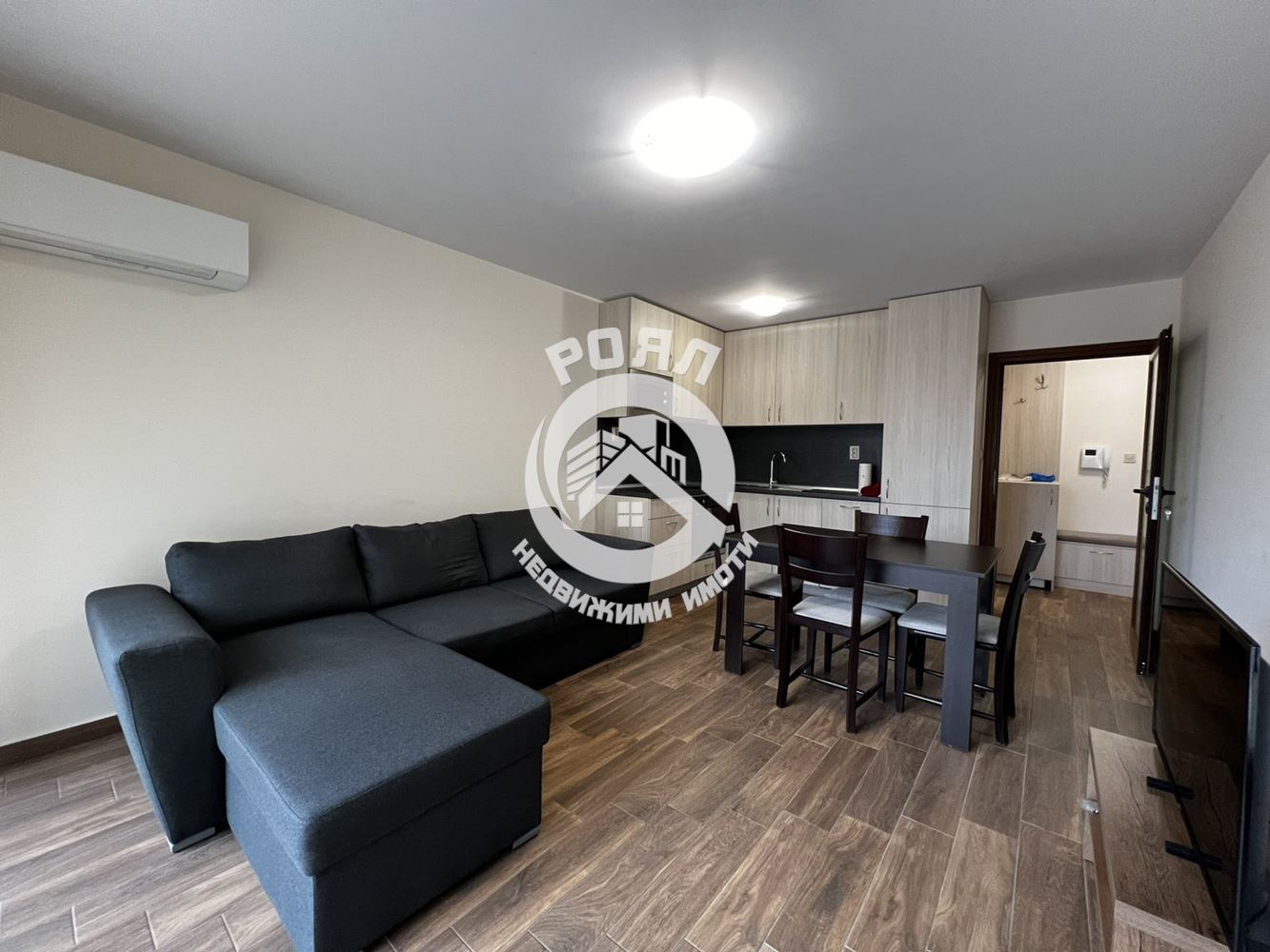 Роял имоти отдава под наем двустаен апартамент, Център, Пловдив - 0