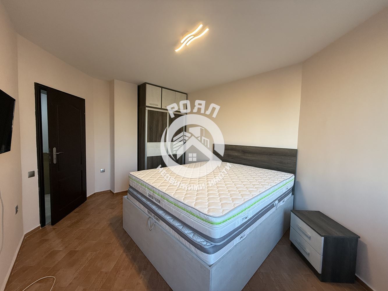 Роял имоти продава Ексклузивно тристаен апартамент, до ключ, Кючук Париж, Пловдив - 0