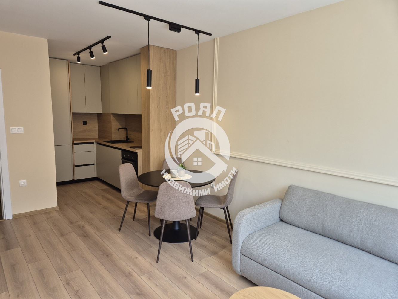 Роял имоти продава двустаен, обзаведен апартамент в кв.Съдийски, Пловдив - 0