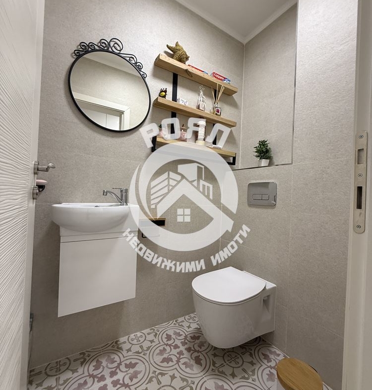 Роял имоти продава Ексклузивно тристаен, обзаведен апартамент, Остромила, Пловдив - 0