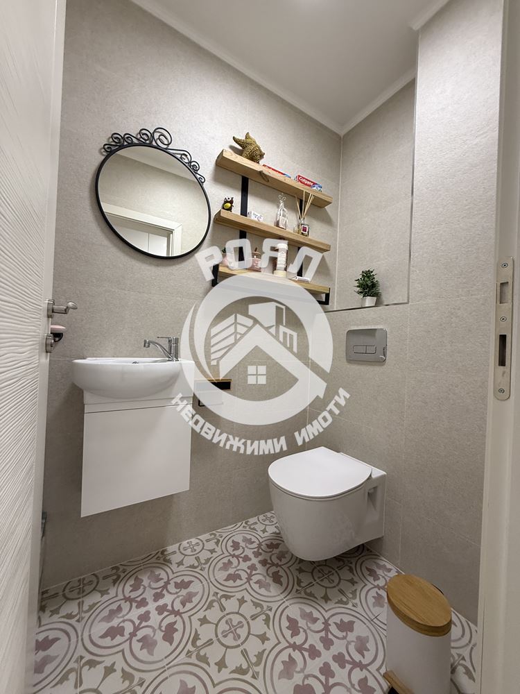 Роял имоти продава Ексклузивно тристаен, обзаведен апартамент, Остромила, Пловдив - 0