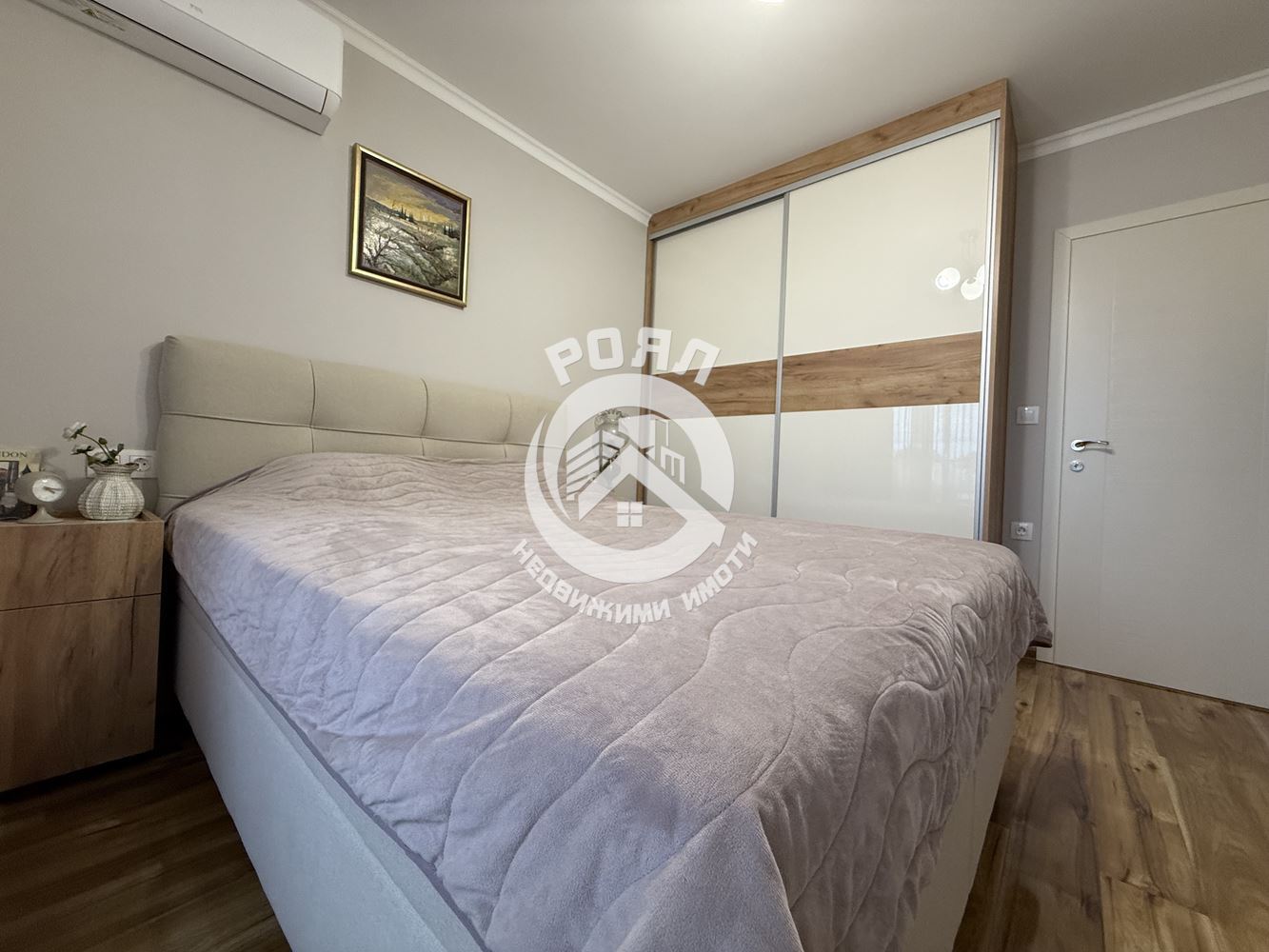 Роял имоти продава Ексклузивно тристаен, обзаведен апартамент, Остромила, Пловдив - 0