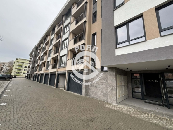 Роял Имоти продава ЕКСКЛУЗИВНО тристаен апартамент пред акт 16 в кв.Христо Смирненски - 0