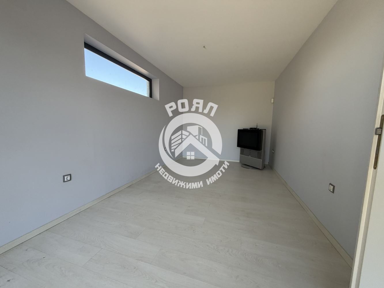 Роял имоти продава къща с двор в с. Белащица - 0