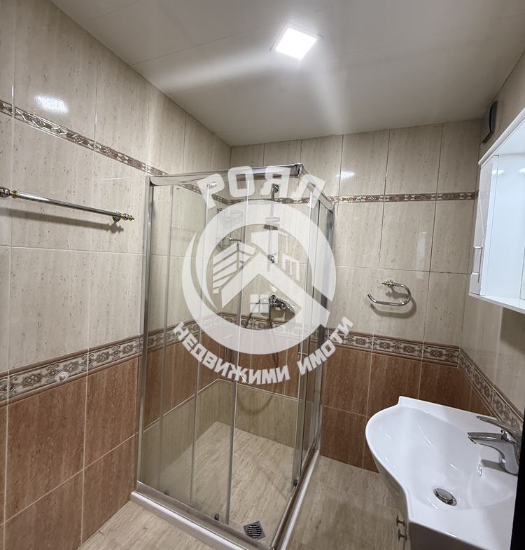 Роял имоти продава Ексклузивно тристаен апартамент, до ключ, Кючук Париж, Пловдив - 0