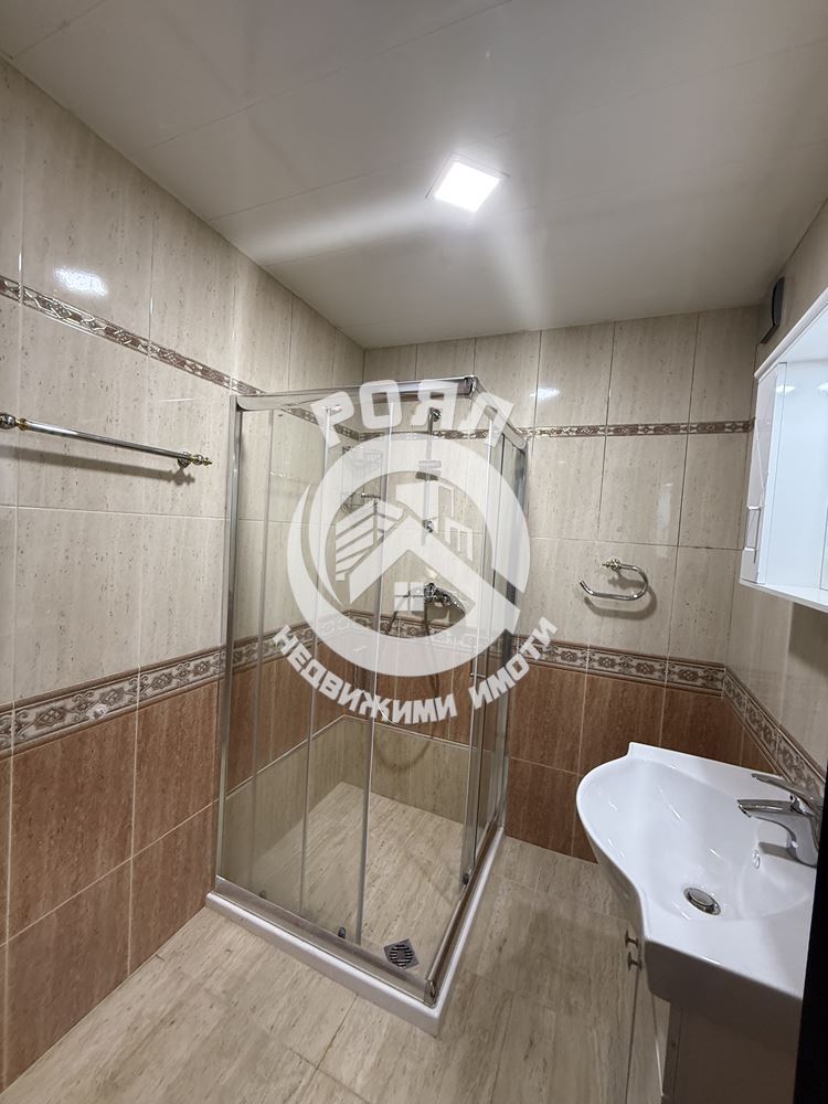 Роял имоти продава Ексклузивно тристаен апартамент, до ключ, Кючук Париж, Пловдив - 0