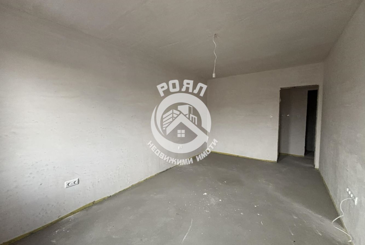 Роял Имоти продава ЕКСКЛУЗИВНО тристаен апартамент пред акт 16 в кв.Христо Смирненски - 0