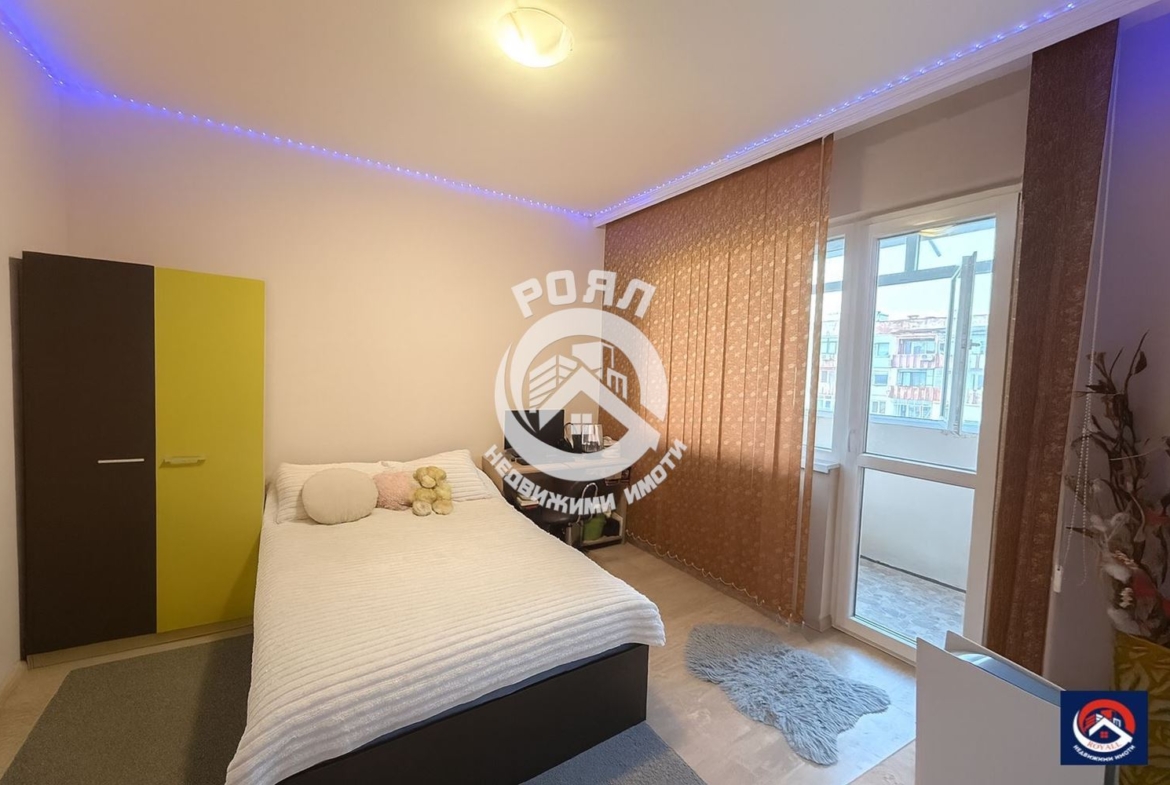 Роял имоти продава Ексклузивно тристаен апартамент, Въстанически, Пловдив - 0