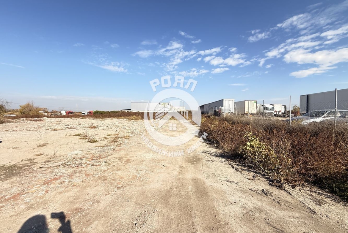 Роял имоти продава Ексклузивно Парцел ,Земеделски имот на втора линия Между кв.Прослав и Коматево - 0