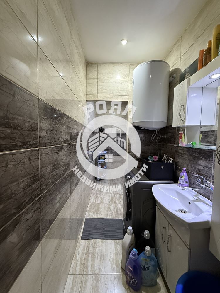 Роял имоти продава Ексклузивно тристаен апартамент, Въстанически, Пловдив - 0