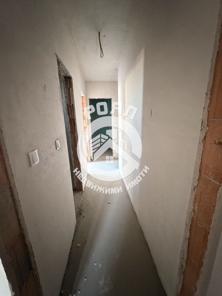 Роял имоти продава Ексклузивно тристаен апартамент, с акт 16, кв.Гагарин, Пловдив - 0