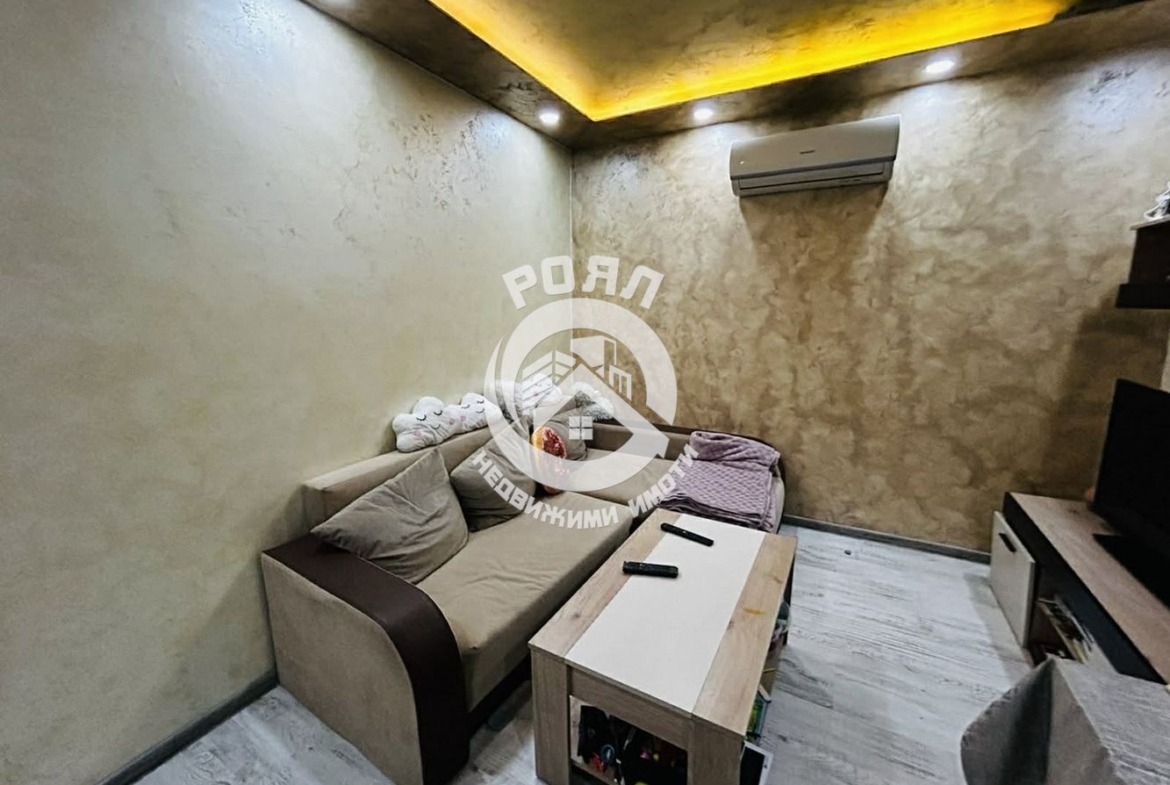 Роял Имоти продава едноетажна къща с двор в гр.Съединение - 0