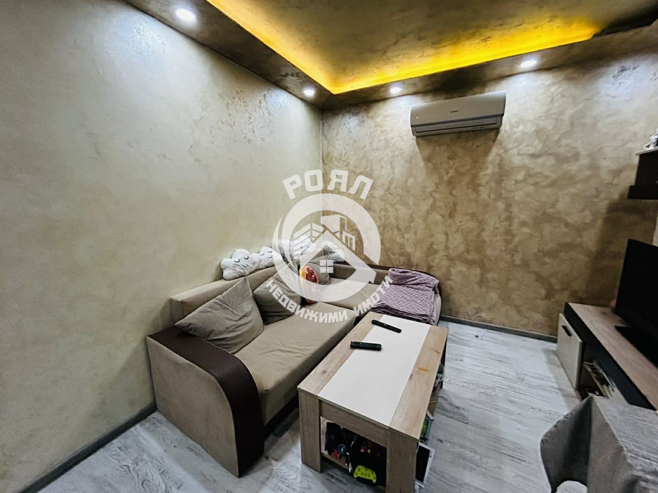 Роял Имоти продава едноетажна къща с двор в гр.Съединение - 0