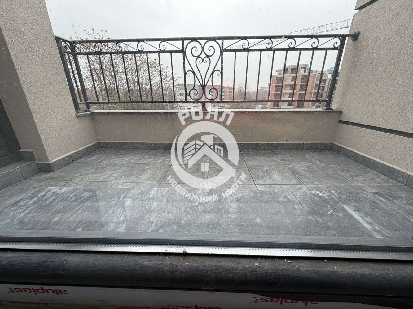 Роял Имоти продава двустаен апартамент с АКТ 16 в гр.Пловдив,кв Остромила - 0