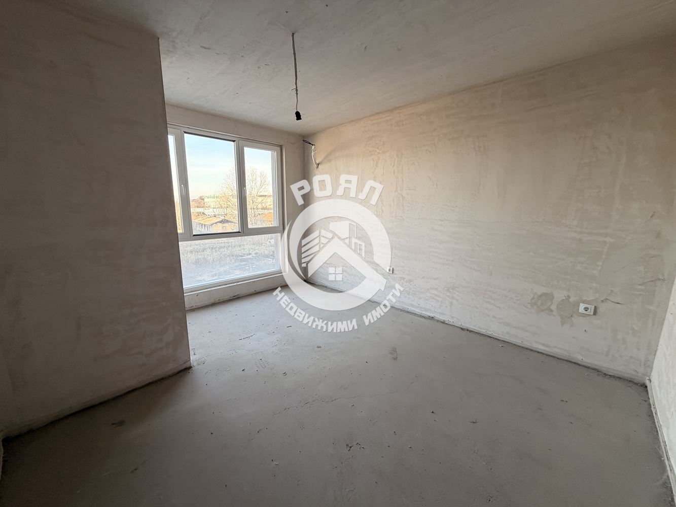 Роял имоти продава Ексклузивно тристаен апартамент, с акт 16, кв.Гагарин, Пловдив - 0