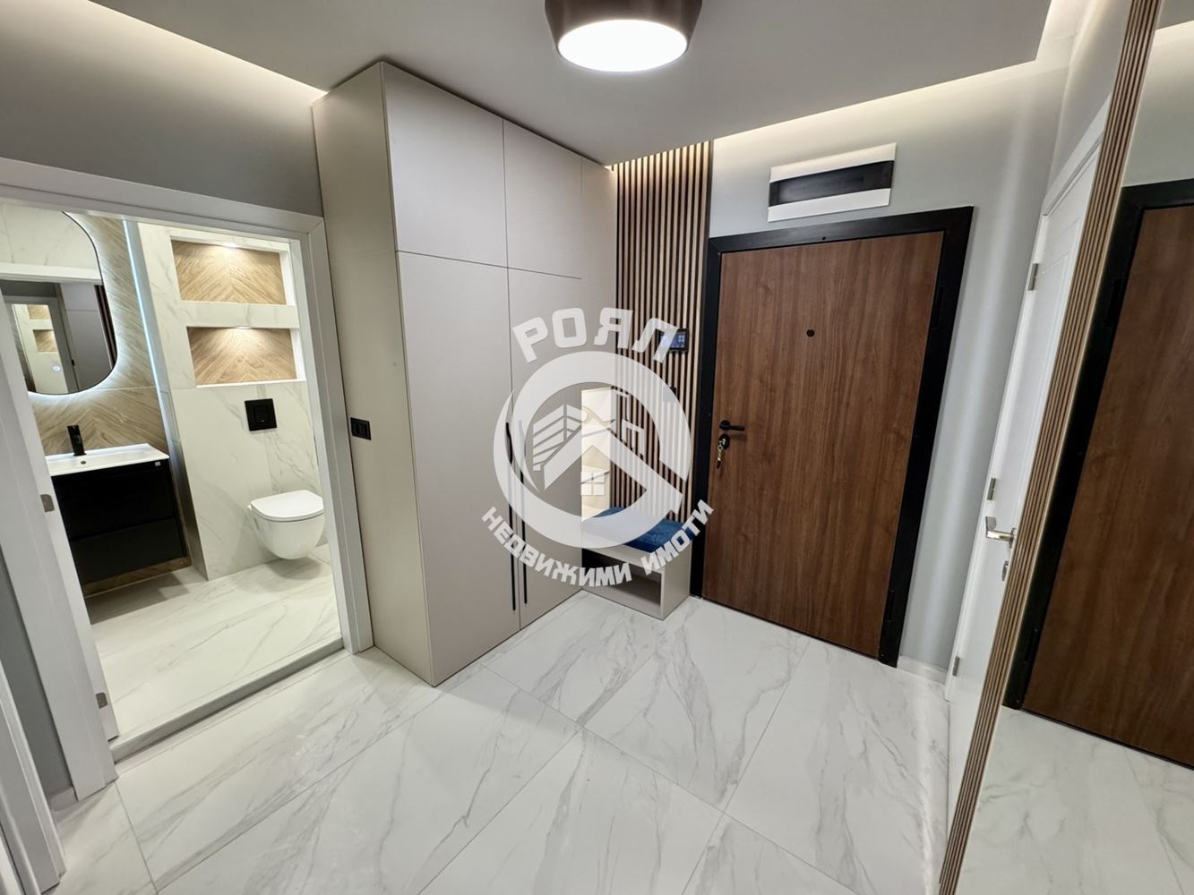 Роял имоти продава обзаведен, двустаен апартамент,в сграда Алвера с АКТ 16 ,Смирненски ,Пловдив - 0