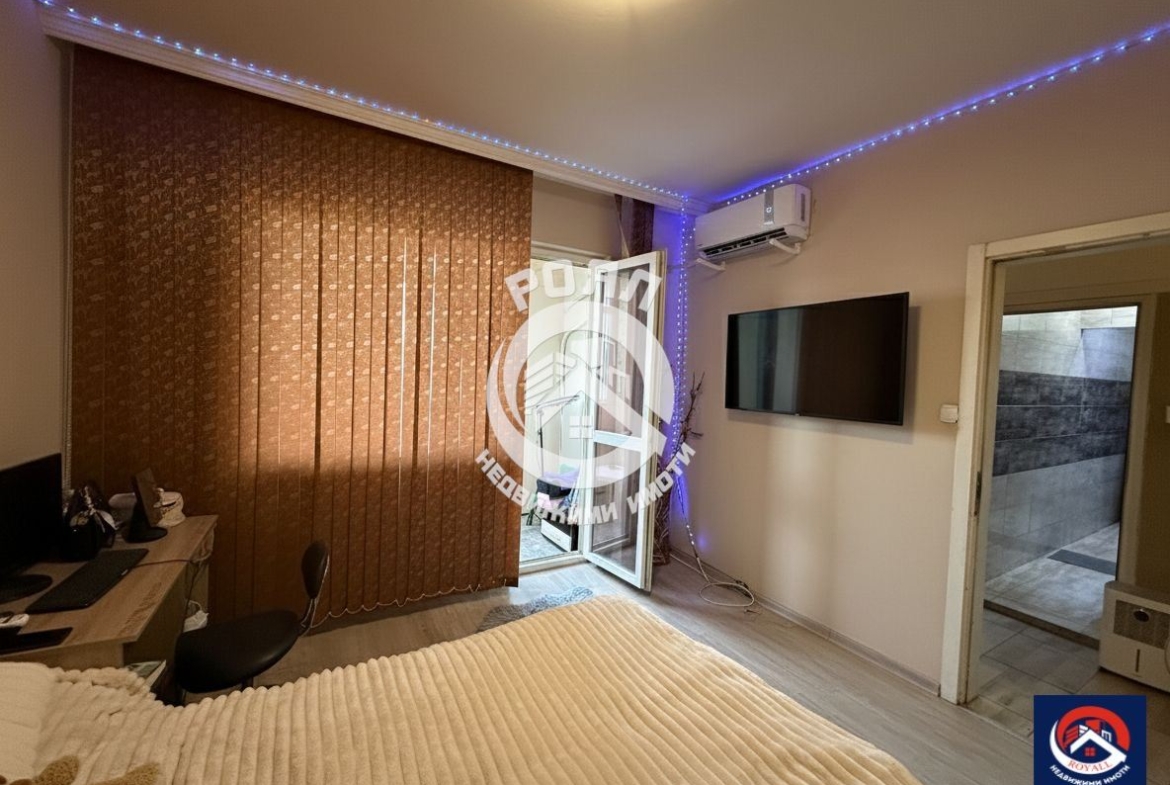 Роял имоти продава Ексклузивно тристаен апартамент, Въстанически, Пловдив - 0