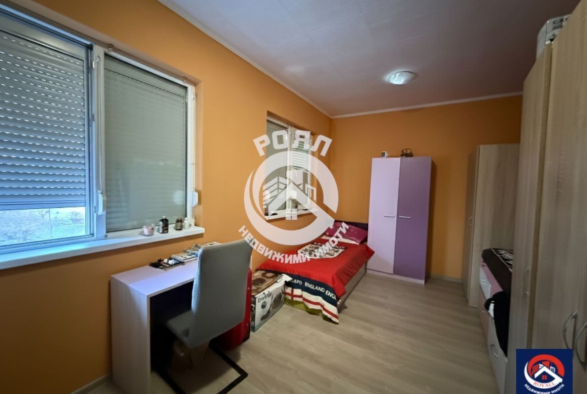 Роял имоти продава Ексклузивно тристаен апартамент, Въстанически, Пловдив - 0