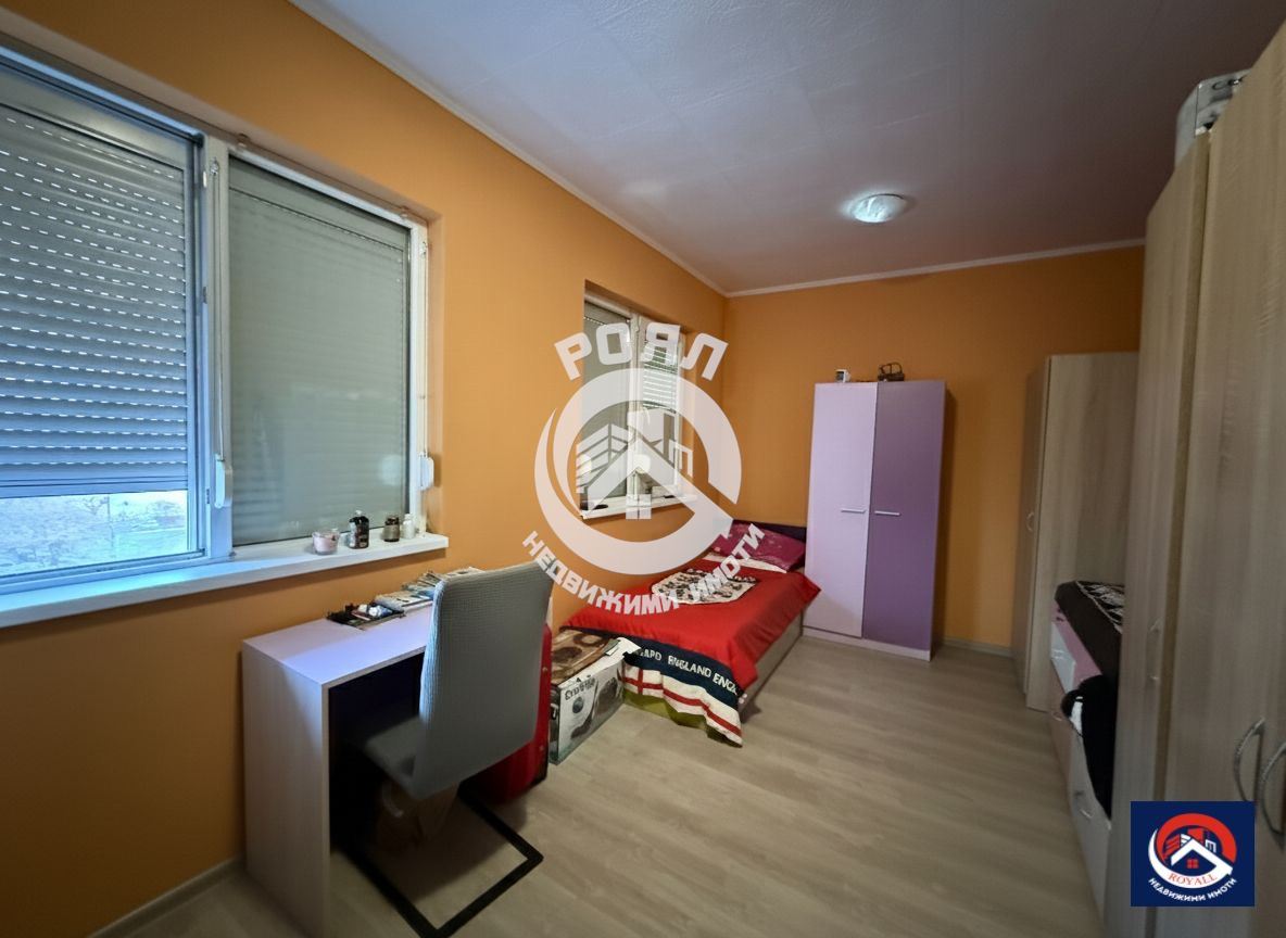 Роял имоти продава Ексклузивно тристаен апартамент, Въстанически, Пловдив - 0