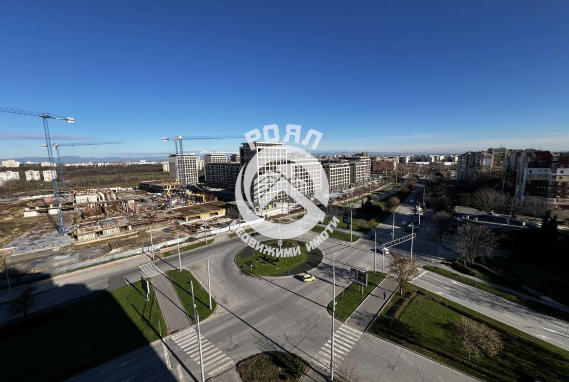 Роял имоти продава тристаен, обзаведен апартамент, Тракия, Пловдив - 0