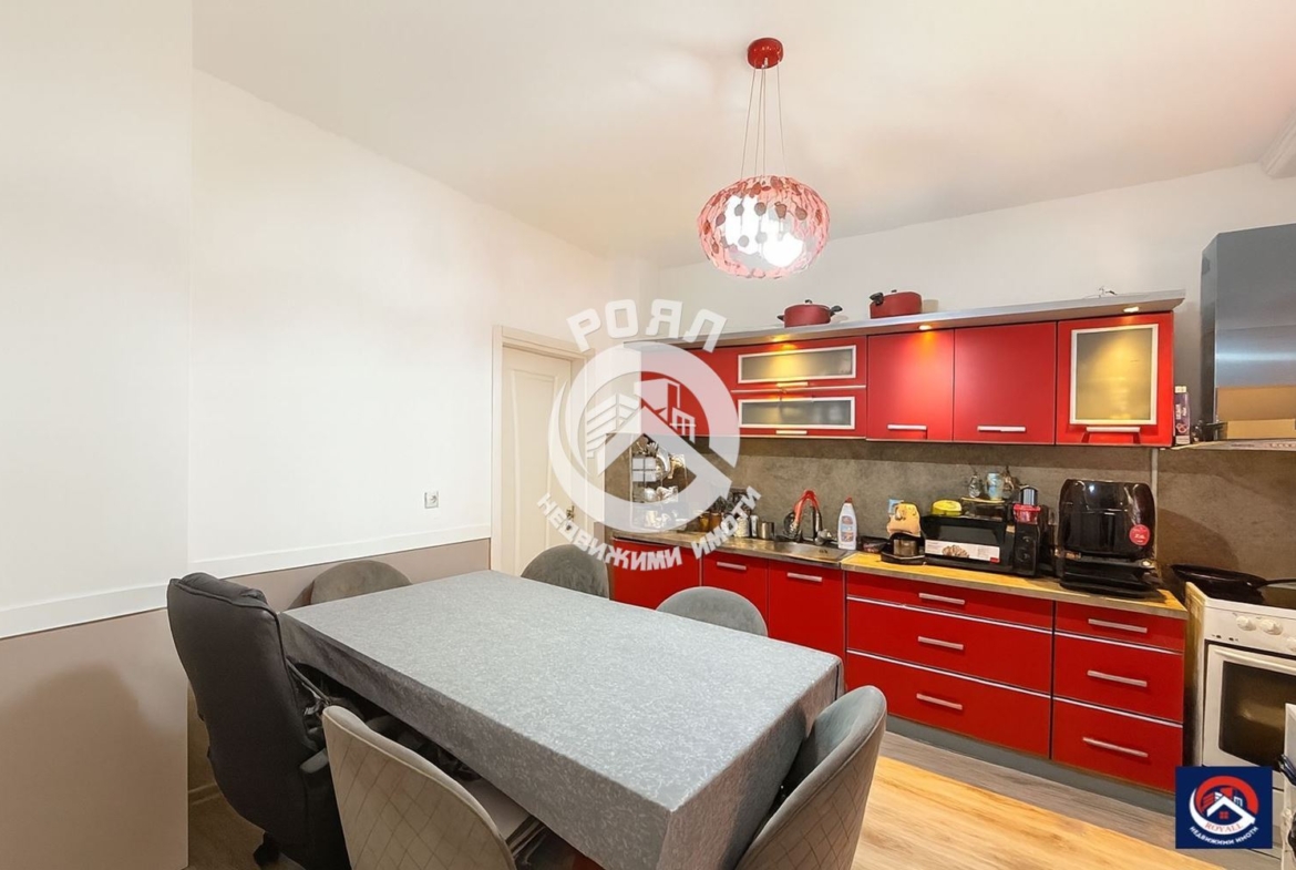 Роял имоти продава Ексклузивно тристаен апартамент, Въстанически, Пловдив - 0