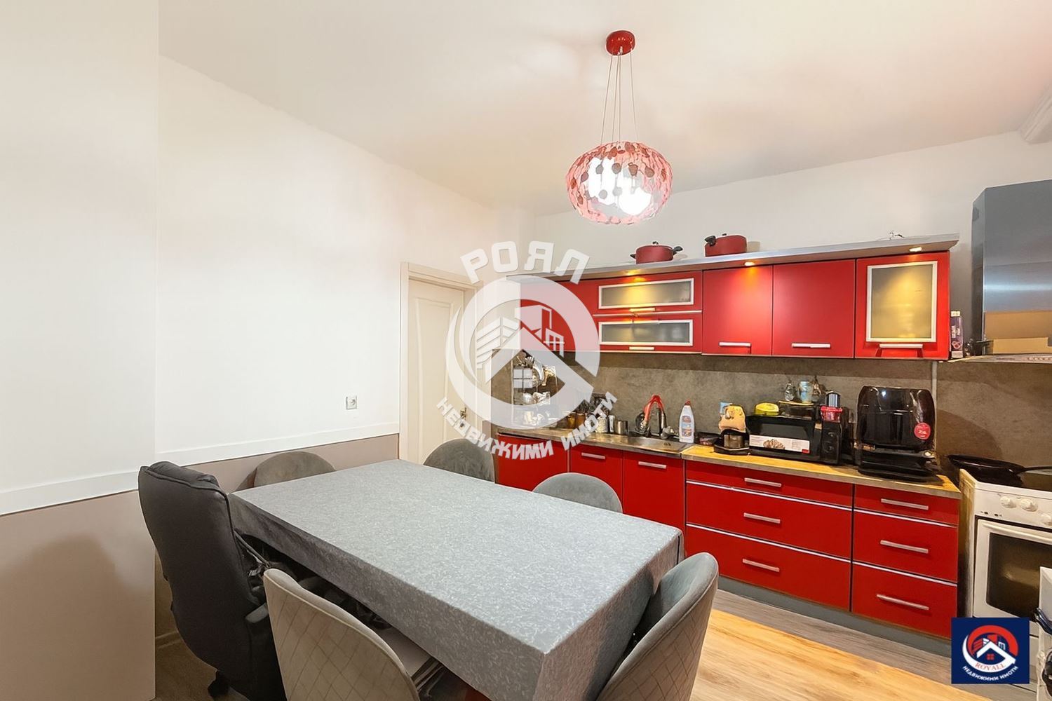 Роял имоти продава Ексклузивно тристаен апартамент, Въстанически, Пловдив - 0