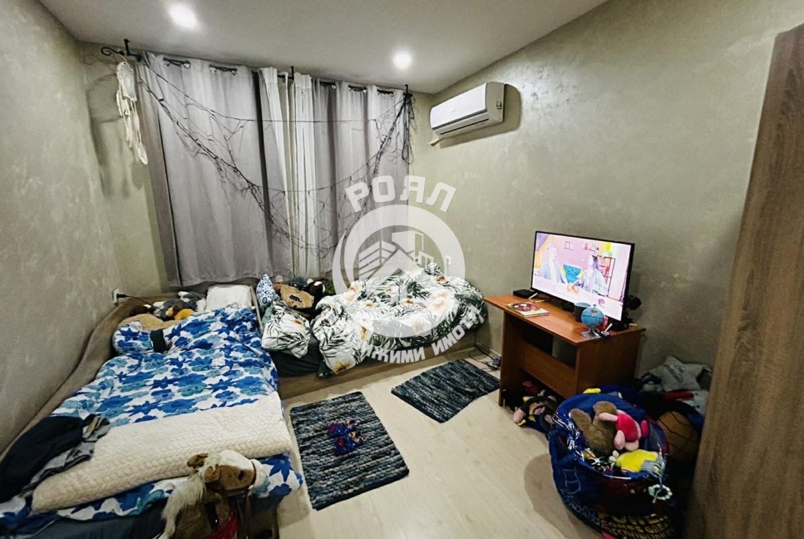 Роял Имоти продава едноетажна къща с двор в гр.Съединение - 0