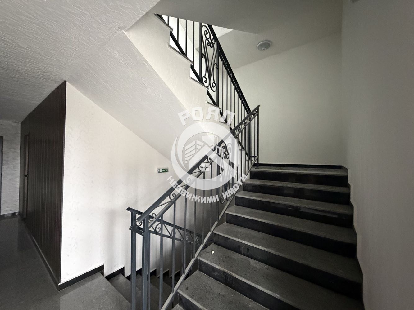 Роял Имоти продава двустаен апартамент с АКТ 16 в гр.Пловдив,кв Остромила - 0