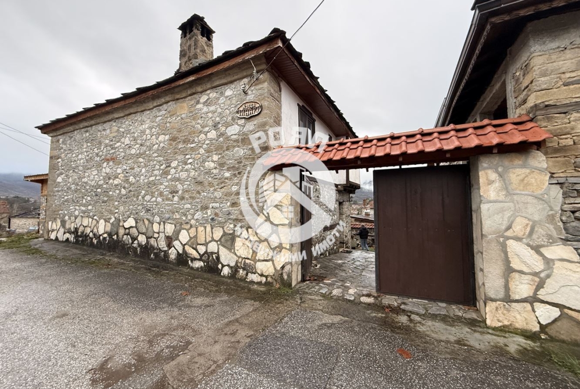 Роял Имоти продава самостоятелна къща за гости в с. Хвойна, област Смолян - 0