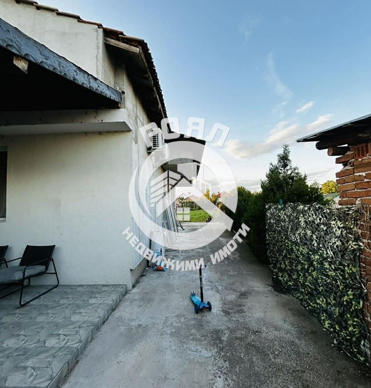 Роял Имоти продава едноетажна къща с двор в гр.Съединение - 0