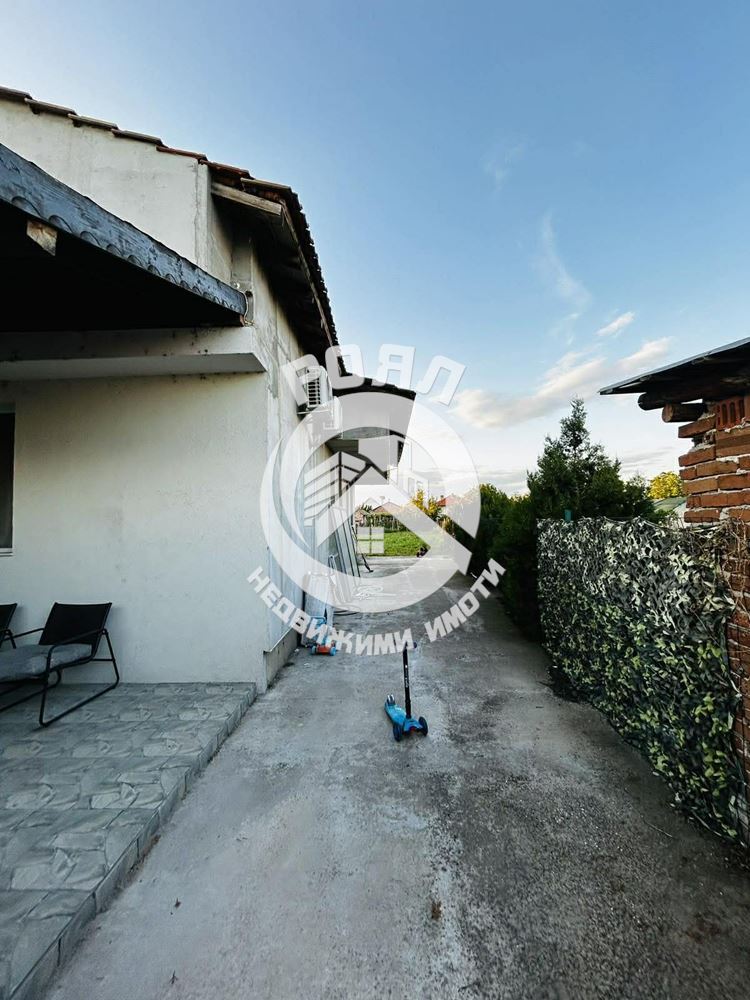 Роял Имоти продава едноетажна къща с двор в гр.Съединение - 0