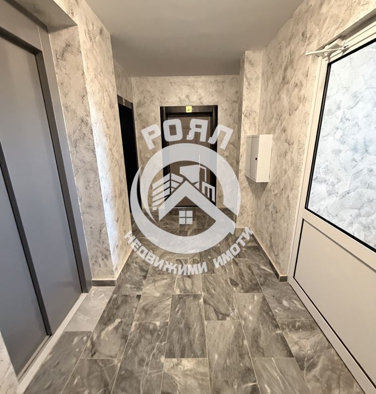 Роял имоти продава Ексклузивно тристаен апартамент, с акт 16, кв.Гагарин, Пловдив - 0