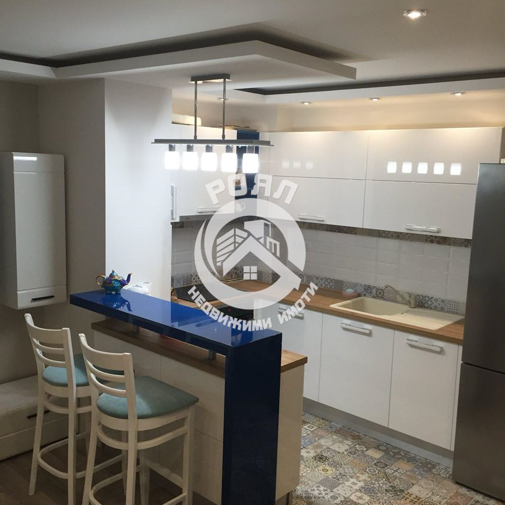 Роял имоти продава тристаен, обзаведен апартамент, Тракия, Пловдив - 0