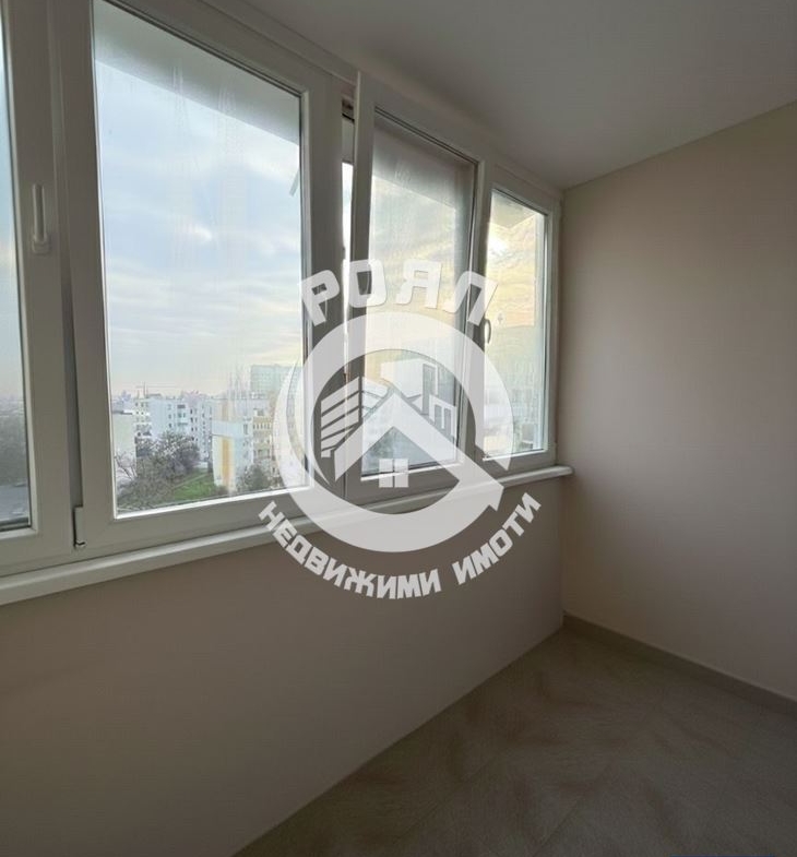 Роял имоти продава Ексклузивно тристаен апартамент, Въстанически, Пловдив - 0