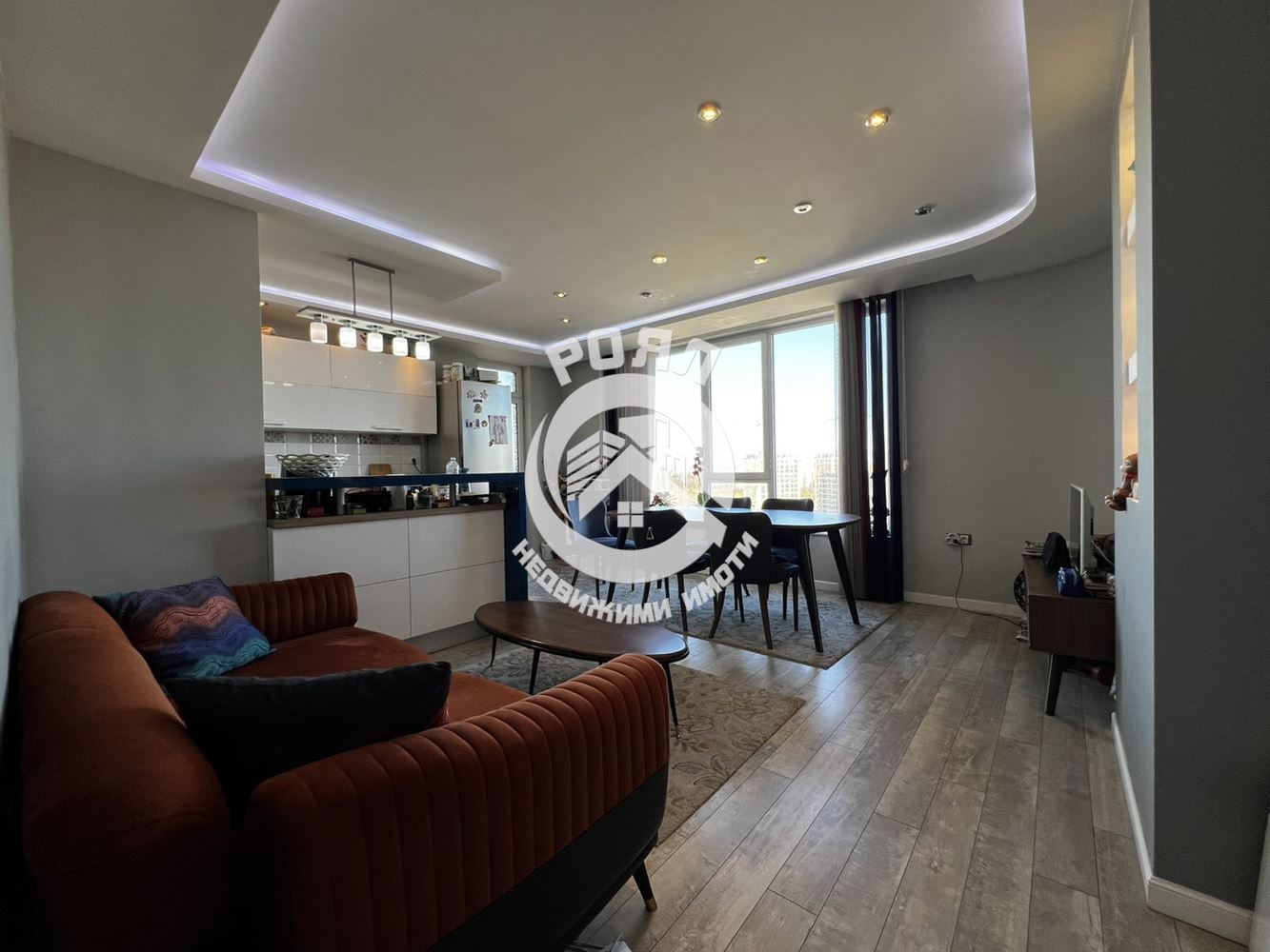 Роял имоти продава тристаен, обзаведен апартамент, Тракия, Пловдив - 0