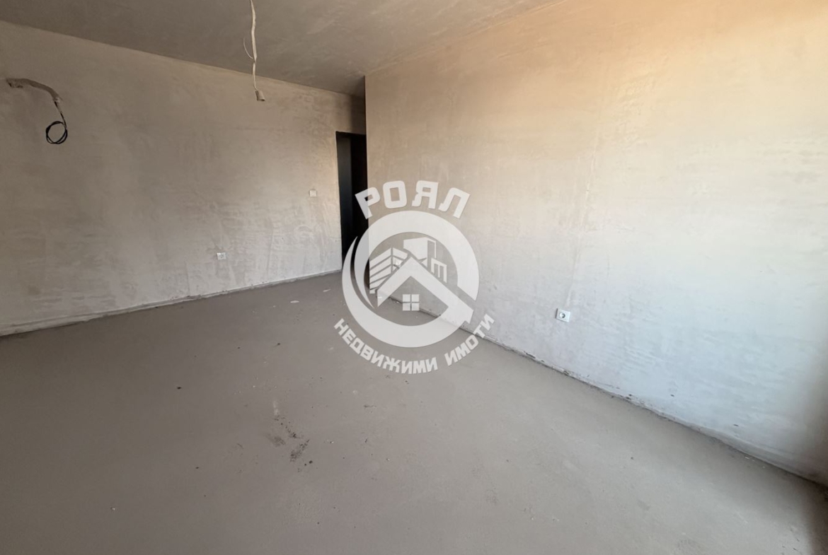 Роял имоти продава Ексклузивно тристаен апартамент, с акт 16, кв.Гагарин, Пловдив - 0