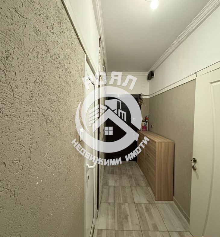 Роял имоти продава Ексклузивно тристаен апартамент, Въстанически, Пловдив - 0