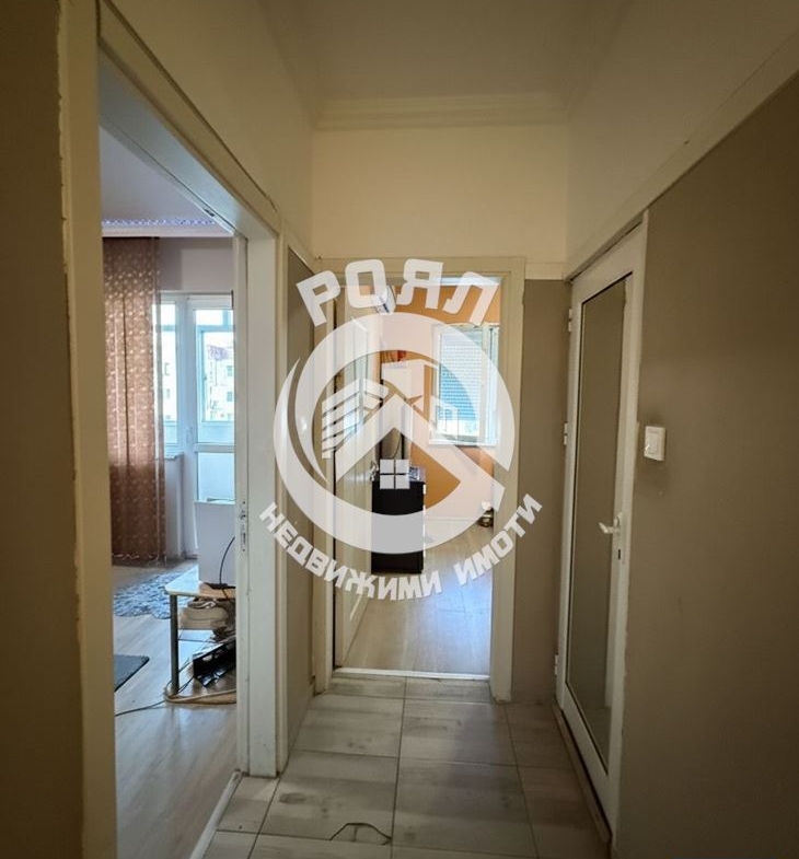 Роял имоти продава Ексклузивно тристаен апартамент, Въстанически, Пловдив - 0