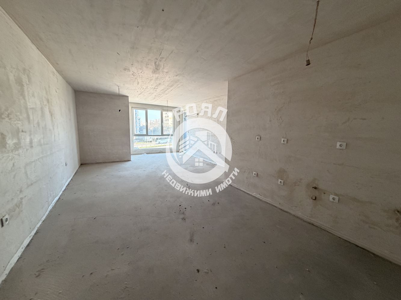 Роял имоти продава Ексклузивно тристаен апартамент, с акт 16, кв.Гагарин, Пловдив - 0