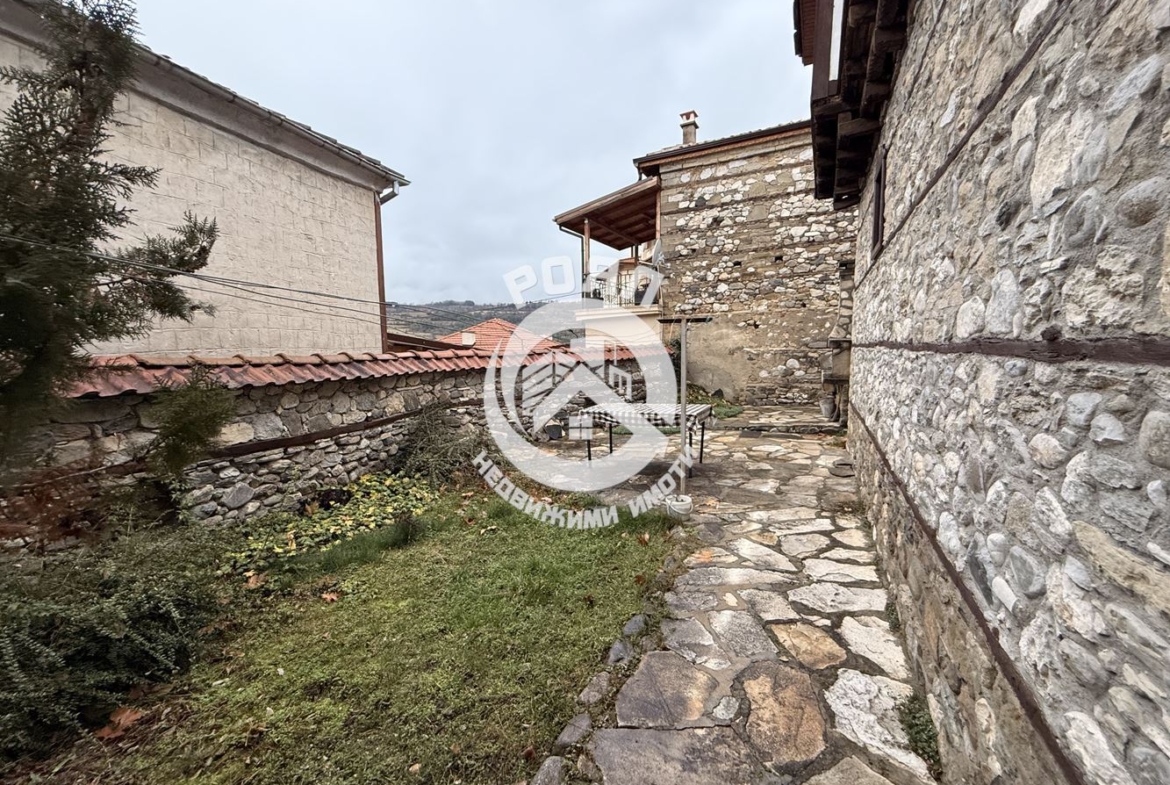 Роял Имоти продава самостоятелна къща за гости в с. Хвойна, област Смолян - 0