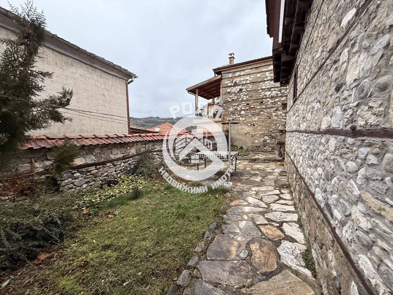 Роял Имоти продава самостоятелна къща за гости в с. Хвойна, област Смолян - 0