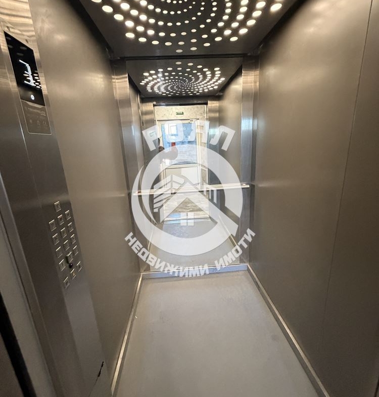 Роял имоти продава Ексклузивно тристаен апартамент, с акт 16, кв.Гагарин, Пловдив - 0