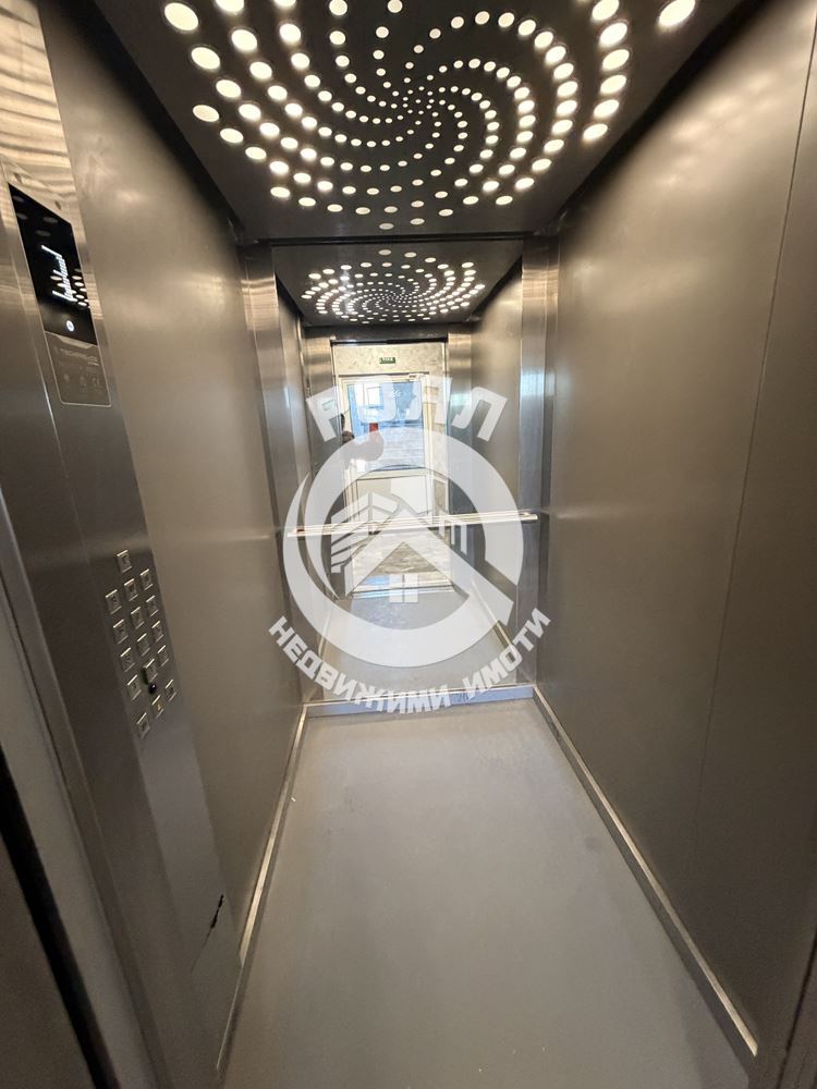 Роял имоти продава Ексклузивно тристаен апартамент, с акт 16, кв.Гагарин, Пловдив - 0