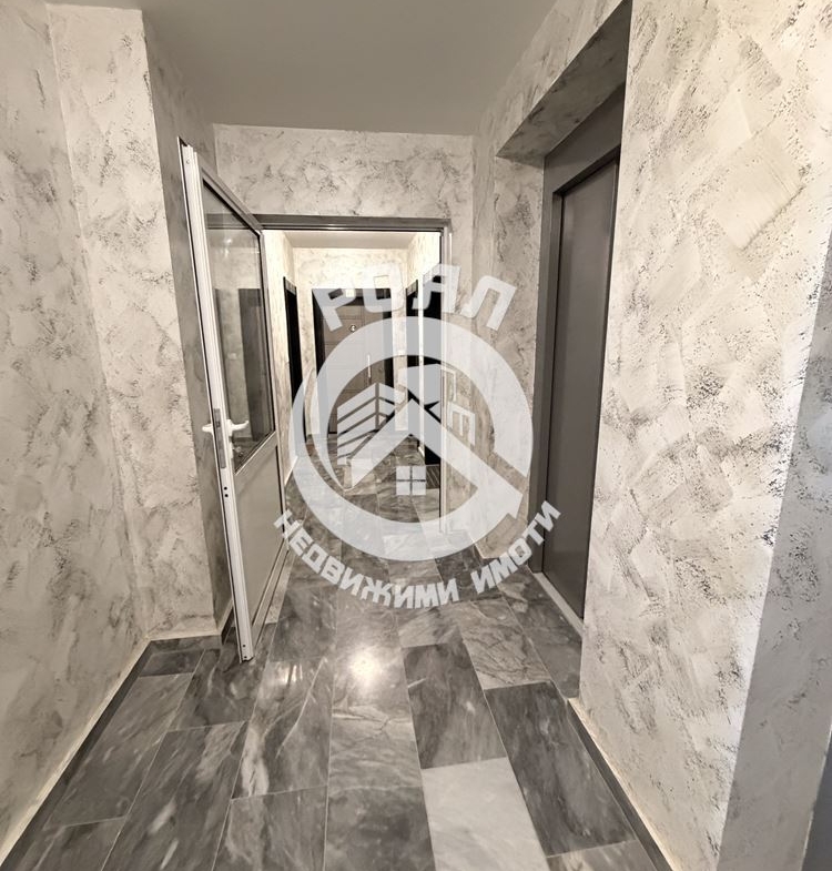 Роял имоти продава Ексклузивно тристаен апартамент, с акт 16, кв.Гагарин, Пловдив - 0