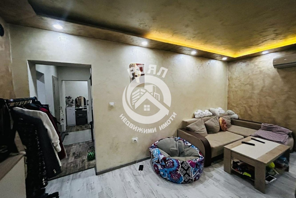 Роял Имоти продава едноетажна къща с двор в гр.Съединение - 0