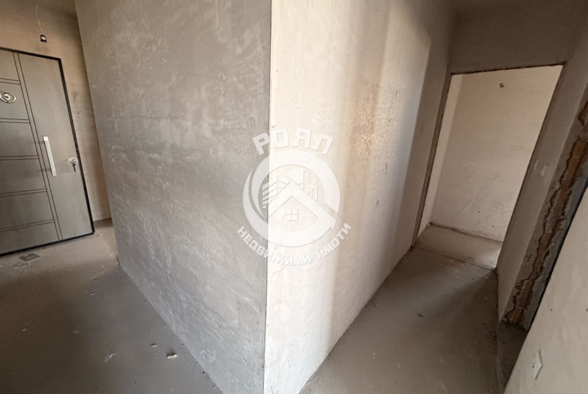 Роял имоти продава Ексклузивно тристаен апартамент, с акт 16, кв.Гагарин, Пловдив - 0