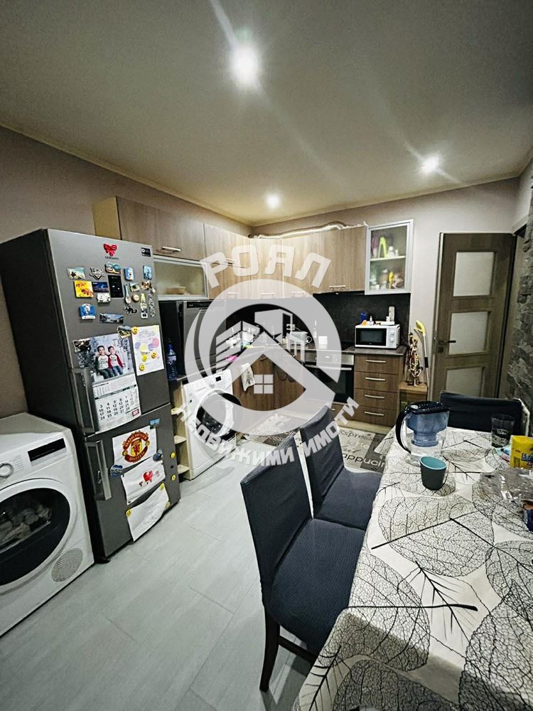 Роял Имоти продава едноетажна къща с двор в гр.Съединение - 0